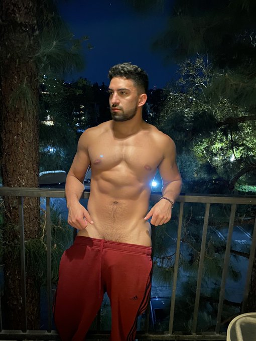 RT if I can chill on your balcony 🥶 https://t.co/8JZtvczbVZ