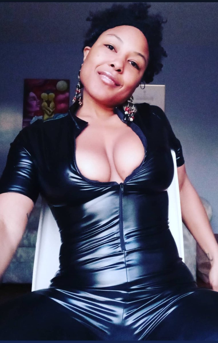 Melissastvil8's tweet image. Let your love send some much positive energy that it shifts the vibrations anywhere you go BOOM BOOM FEEL THE VIBES ⭐🌙⭐🌙