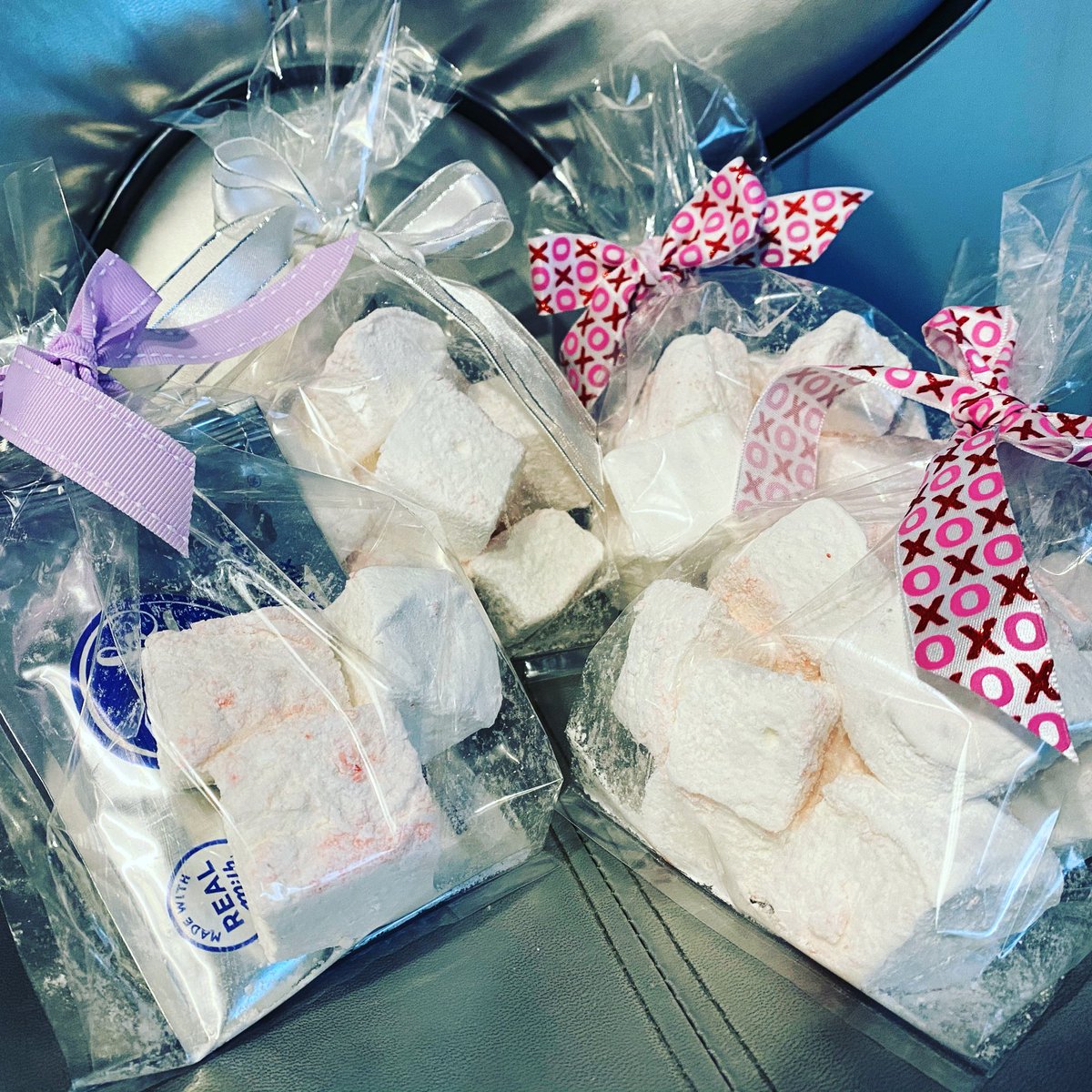 melseator's tweet photo. Homemade Candy Cane Marshmallows... the things we do in lockdown! #stayhometostaysafe #staysafetostayopen https://t.co/iX1BuofxD1