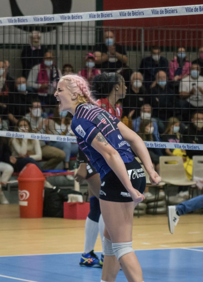 Couple of MVP #ProDuck performances over the weekend 👏.

<a href="/lolaurennnn/">Lauren Page⁶</a> ➡️ .570 kill %, 4 blocks
<a href="/augusttlee_/">August Raskie</a> ➡️ MVP in a 5-set win

#GoDucks