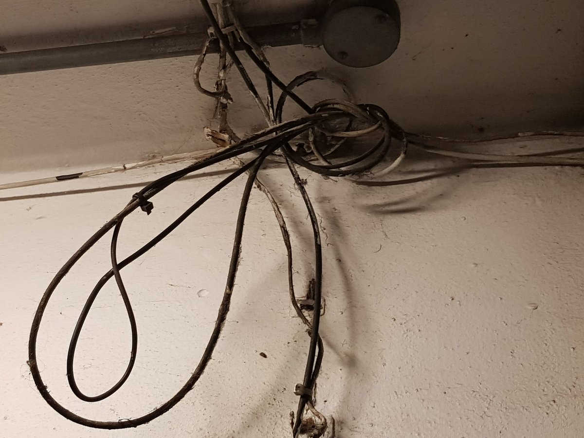 Why our broadband is like dial up! <a href="/WeAreOpenreach/">Openreach</a> &amp; <a href="/bt_uk/">BT</a> blame each other. 45 flats complaining but we dont get anywhere #CliveSelley #PhilipJansen the rest of the estate is the same. #DigitalEquality #London #SE11