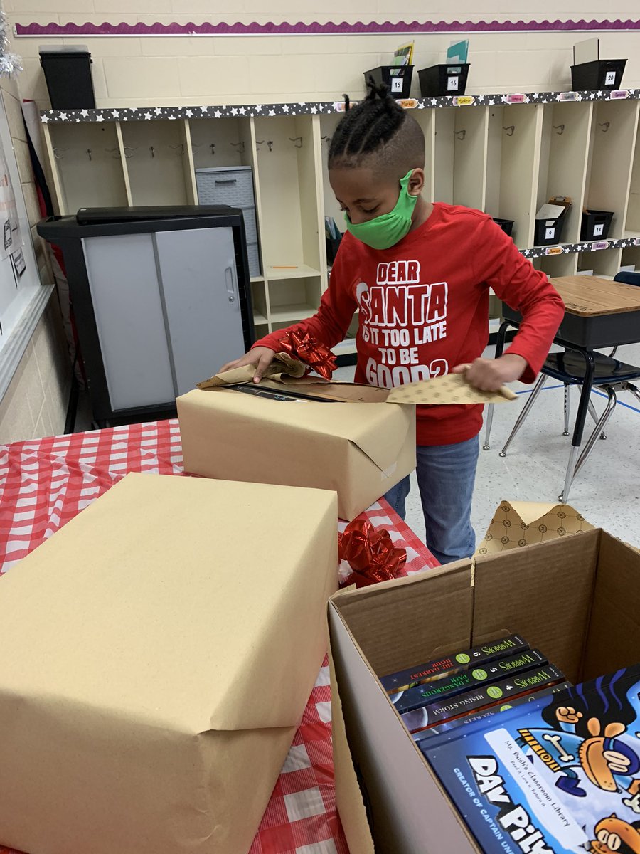 MsBush_In_5th's tweet photo. We had some top secret packages delivered to our classroom over the weekend! What was in them? NEW BOOKS! We had SO much fun hearing about new books and getting excited about reading! Can’t wait to fulfill some book orders later this week! #weareirvin #cabocountyschools https://t.co/FAP5hTT9nO