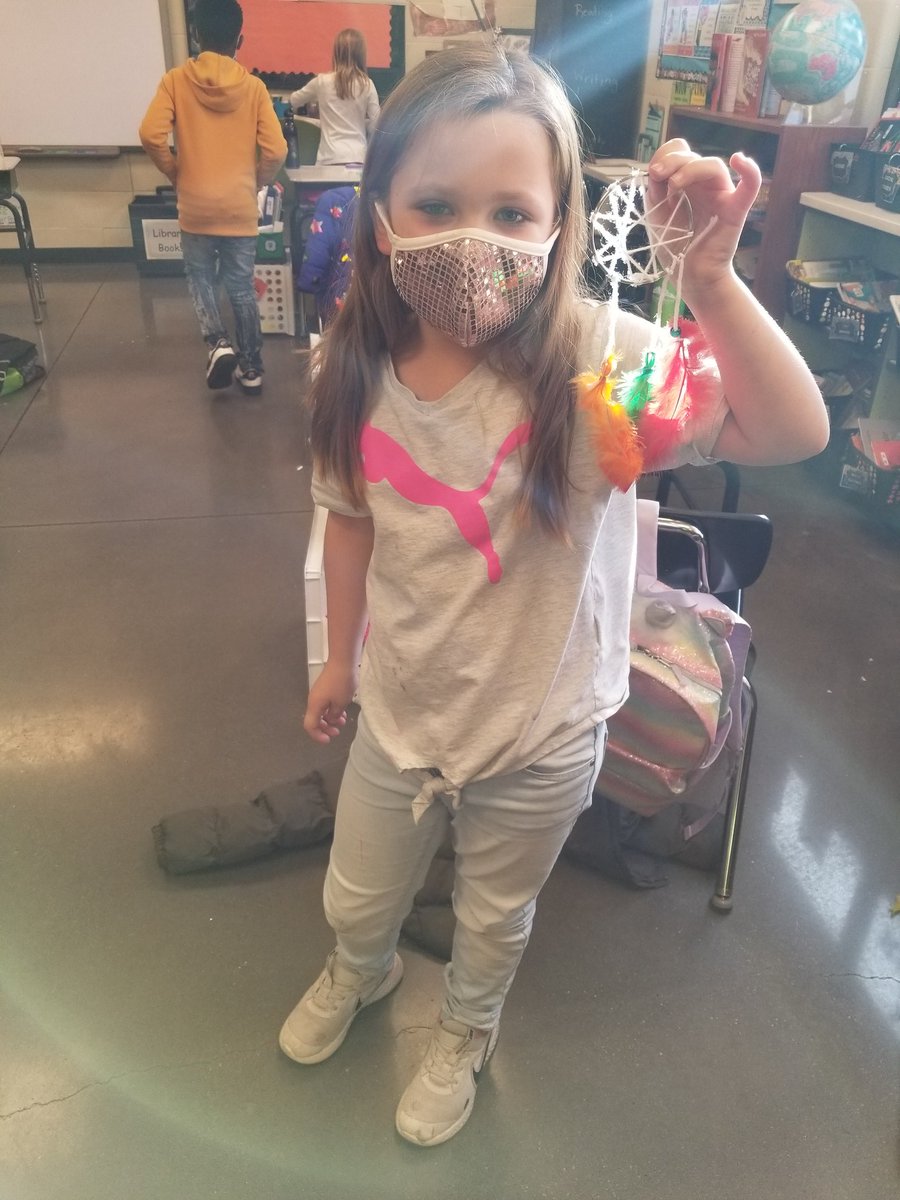 Mrs_EvansELD's tweet photo. We have had fun with our Native American Unit. Checkout our dream catchers and Indian drawings.#2ndgradeisthebest #sharksforlife https://t.co/iUIztbDVM2