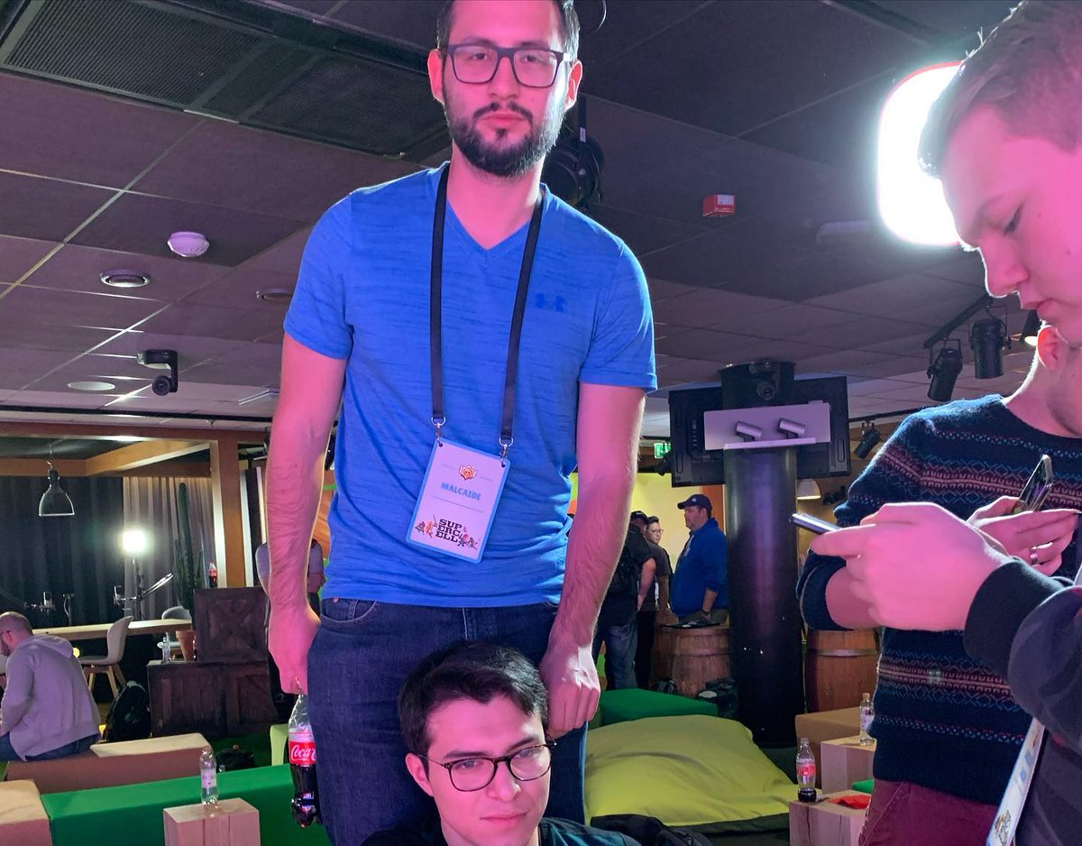 🚨SORTEO 10 PASES ROYALE🚨

✅Requisitos:
- Dar RT🔄y❤️
Seguirme <a href="/MalcaideCR/">Martín Alcaide</a> 
Seguirme en Twitch: twitch.tv/malcaidecr
Seguirme en Youtube: youtube.com/c/MalcaideCR

🚦TERMINA EL 12 DE DICIEMBRE🚦