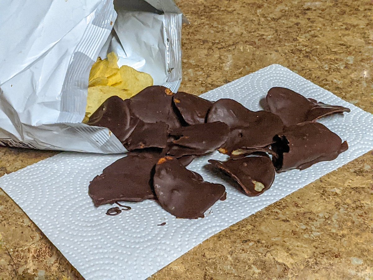dairy_egg's tweet photo. Homemade #vegan chocolate covered potato chips. Let me know if you want the recipe 🍫 @UtzSnacks @NestleTollHouse https://t.co/ln0zvXwPWT