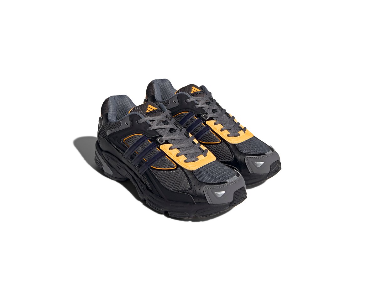 hanonshop's tweet photo. adidas Response CL launches via an ONLINE RAFFLE which will be live until Thursday 10th December 12:00GMT 
#hanon #adidas #adidasresponse 
Black: https://t.co/o83WR51yb9
Brown: https://t.co/C5wH0qV5bU https://t.co/nWfoqVq8Wm