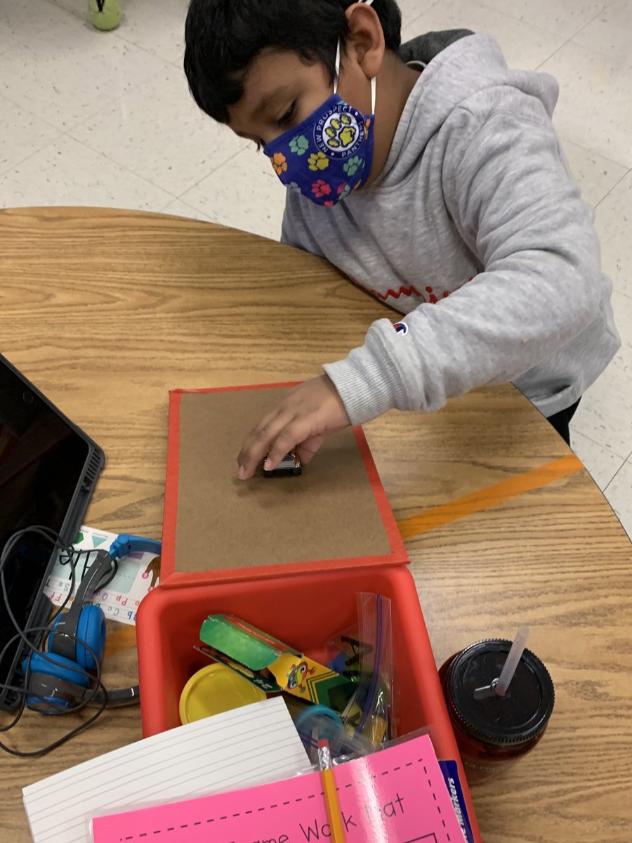 MrsKinginKinder's tweet image. Building our own ramps to show motion! #HandsOn #Kindergarten #SimultaneousTeaching @npepanthers