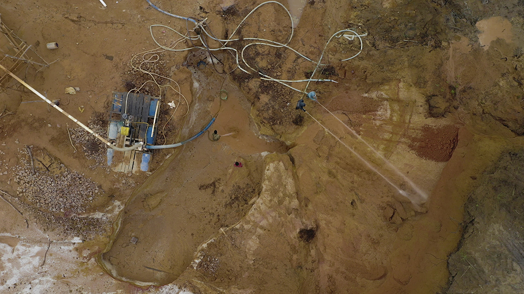 TracingThought's tweet image. The Indonesian Police were looking for me for weeks after filming this documentary. #TracingThought

Foreign corps have bribed local police for protection. What does tis mean for the people of Borneo? #knowthesource

🎥: bit.ly/CorruptNatural…