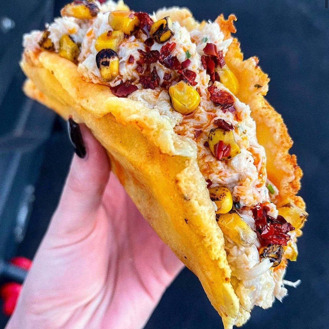 CRAB 🦀 DIP FILLING In a GRUYERE CHEESE TACO SHELL! Chili and corn for the toppers!

Told <a href="/sooziethefoodie/">Suzy</a> if this got 20 RTs she needs to drop a video of it!

More Food Porn in our Discord: discord.gg/6Z4NgAN