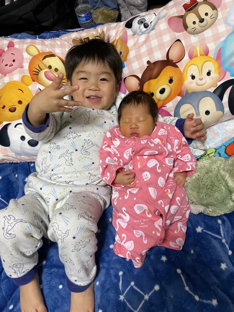 _rena5332's tweet photo. 初めは大丈夫かな~って思ったけど
案外ちゃんとお兄ちゃんしてくれて、
抱っこしたい！ミルク飲ましたい！ってゆってくれるし
オムツ交換の時もオムツ持ってきてくれるし
寝る時もつむぎの横で寝るって
ゆうこと聞かんかったし
なんか可愛がってくれてて嬉しいなあ😢 https://t.co/eQwBrkPhXo