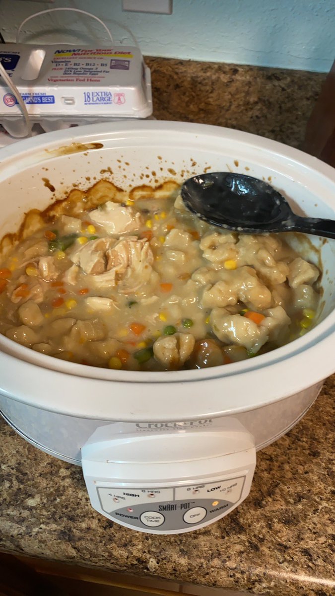 ProudHonduran84's tweet photo. Homemade chicken pot pie for dinner 🤤😋
What’s everyone else having?? #homecooking #dinnertime #supperisready #chowtime #momswhocook 

@PascoSheriff @LawrencevillePD @ArkCity_Police @TallyPD @leoncbrunson https://t.co/goMqhAR6Qg
