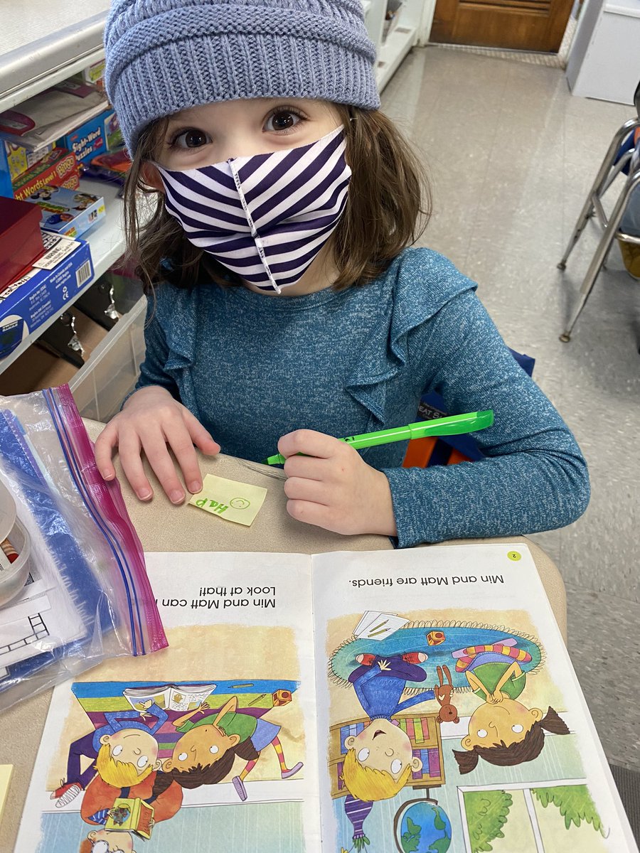 _missalia_'s tweet photo. Great readers consider the feelings of characters in books. These kinders drew emotions on a sticky note to identify pages where characters were showing those feelings! ππ #readingworkshop #independentreadingtime https://t.co/nKCJG0XXwc