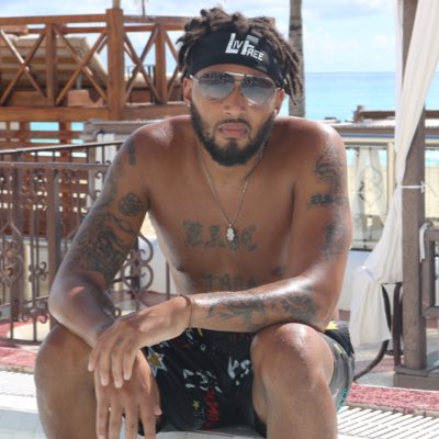 OfficiallyTrap's tweet photo. #NewProfilePic https://t.co/djg0OugVMB