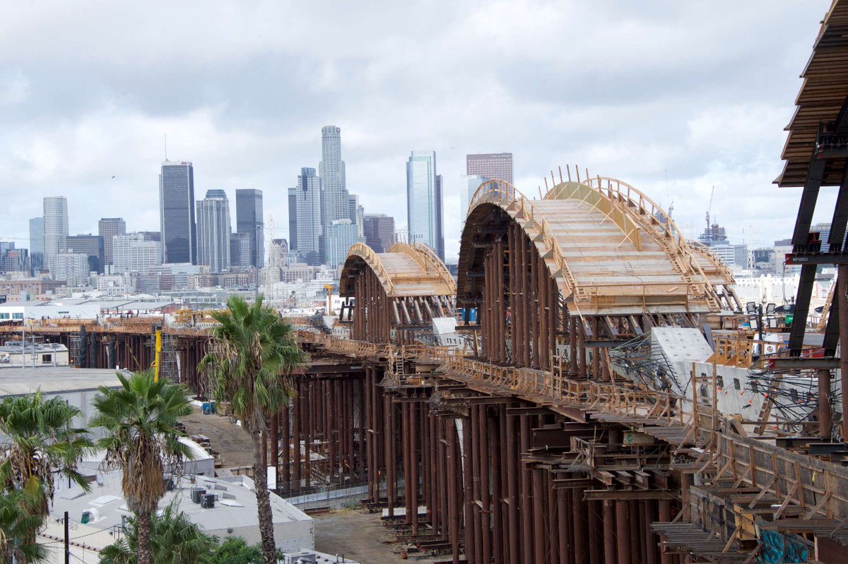 StacyWitbeck's tweet photo. What a stunning view! The LA skyline looks good too ;) Swipe to see how the Sixth Street Viaduct replacement is coming along.

#LAViaduct #SixthStreetViaduct #6thStreetViaduct #LosAngelesTraffic #StacyAndWitbeck #WeBuildCoolStuff #SWIBuilt @6thStViaduct https://t.co/mpe7PXPlE0