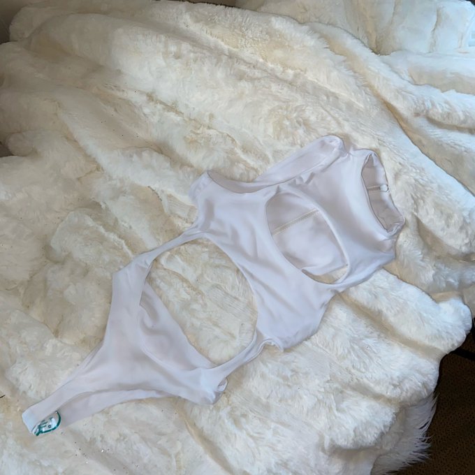 More items posted on my Poshmark❤️ALL $10 ✨ https://t.co/U1XYBMrg3p https://t.co/CmZDO0v5xu