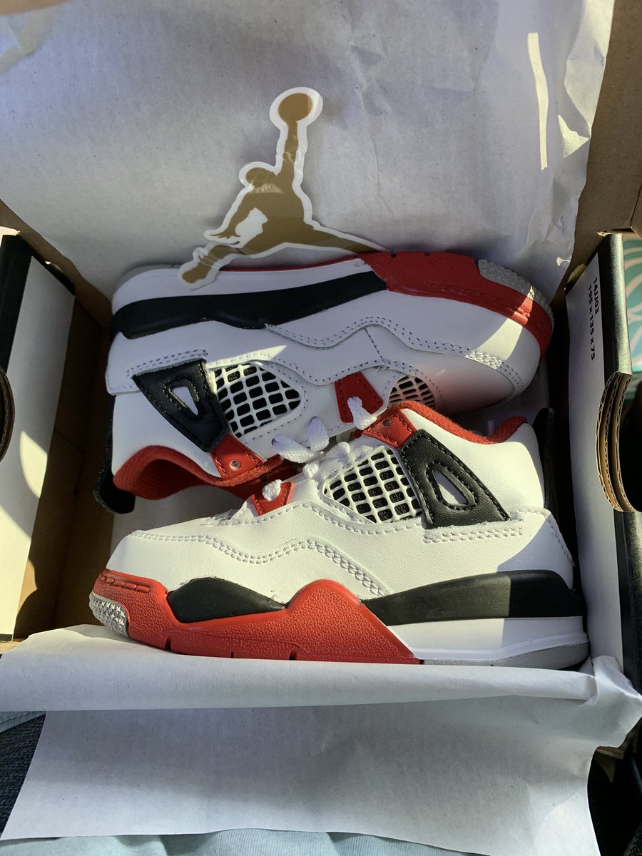 cbelled's tweet photo. ๐ Big sis, lil sis #firereds for Christmas. Can dad get a pair...? https://t.co/x6GACdv5Pz