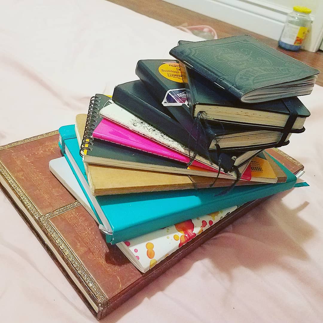 It's time for my yearly tradition of how many sketchbooks did I fill up this year, where I give my yearly reflections!!!