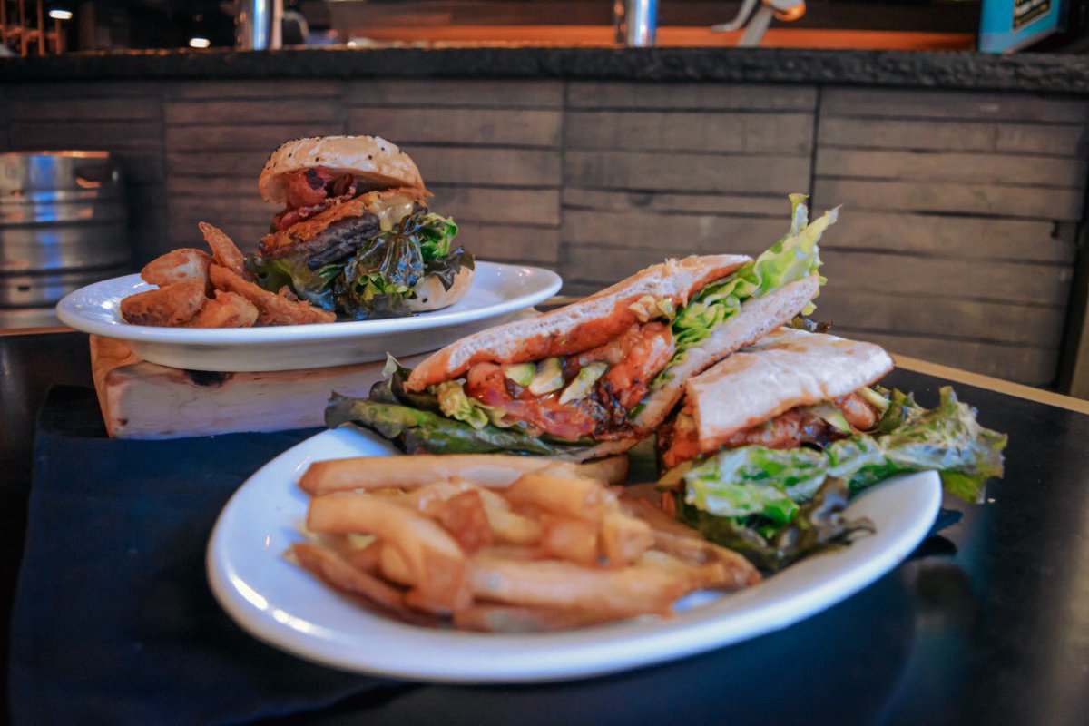 ¡Porque ustedes lo pidieron!😎
Vuelven nuestros miércoles de 2x1 en sándwiches y hamburguesas🍔
Te esperamos 🍻