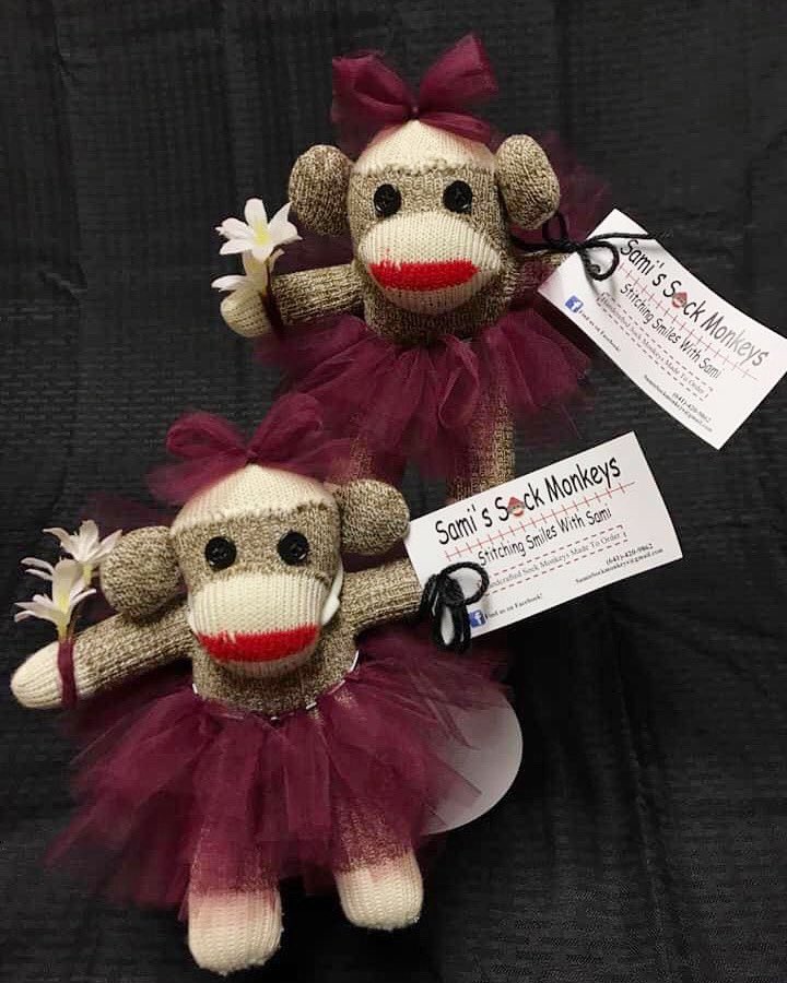 SamiSockMonkeys's tweet photo. Is anyone watching the bachelorette tonight?! 🌹 In honor of bachelorette Tuesday these monkeys have to ask, “Will you accept this rose?” (Even though they are not holding roses, haha close enough!) 
#25daysofmonkeys #stitchingsmileswithsami #BachelorNation #bachelorette https://t.co/q84QnbFFOi