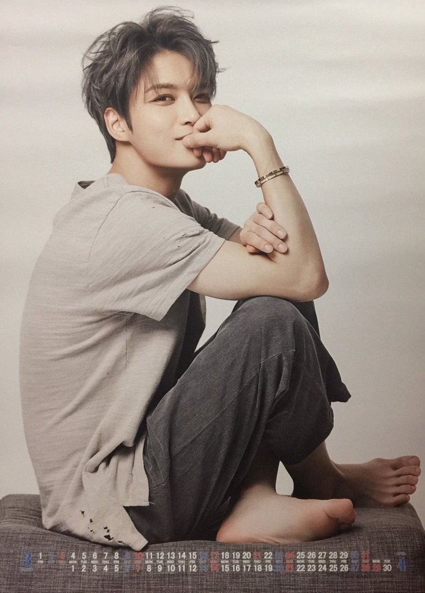 Today Jaejoong presented us his new image, so I'm also giving you the feet in their new look. Yes, they dressed up.