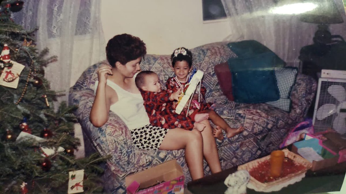 imelaias's tweet photo. @anasofia12297 Admiro a mi mamá por siempre ser mi soporte y por sus grandes consejos, sus palabras de aliento. Por recordarme que por más que algo me sofoque o mortifique “todo pasa” y creer en todos los sueños locos que han tenido sus hijos
#RetoAemp #Reto81 @AEMP_UP https://t.co/m2HLf0pSbU