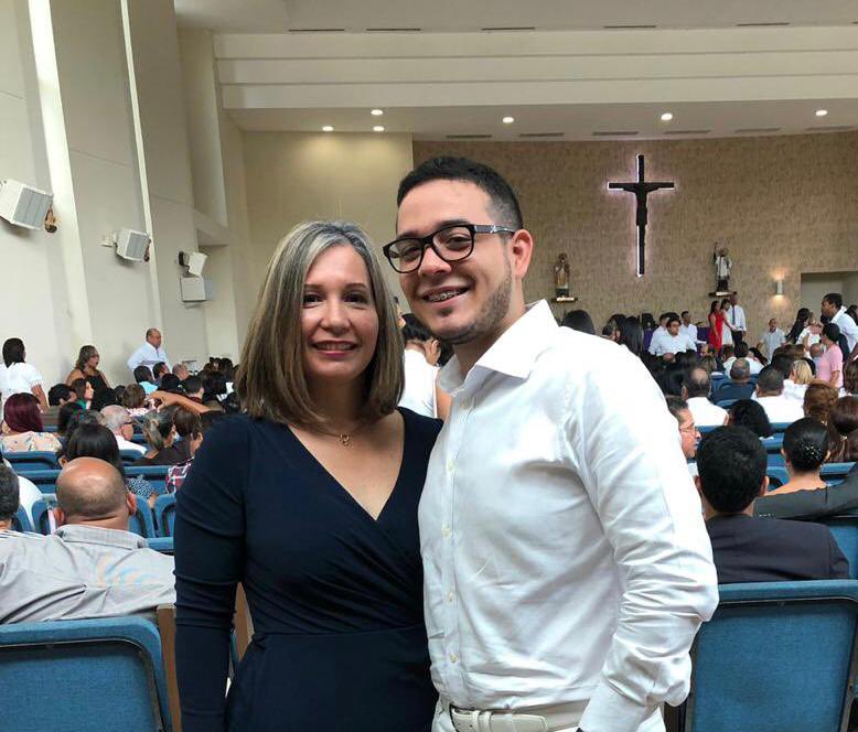 imelaias's tweet photo. @anasofia12297 Admiro a mi mamá por siempre ser mi soporte y por sus grandes consejos, sus palabras de aliento. Por recordarme que por más que algo me sofoque o mortifique “todo pasa” y creer en todos los sueños locos que han tenido sus hijos
#RetoAemp #Reto81 @AEMP_UP https://t.co/m2HLf0pSbU