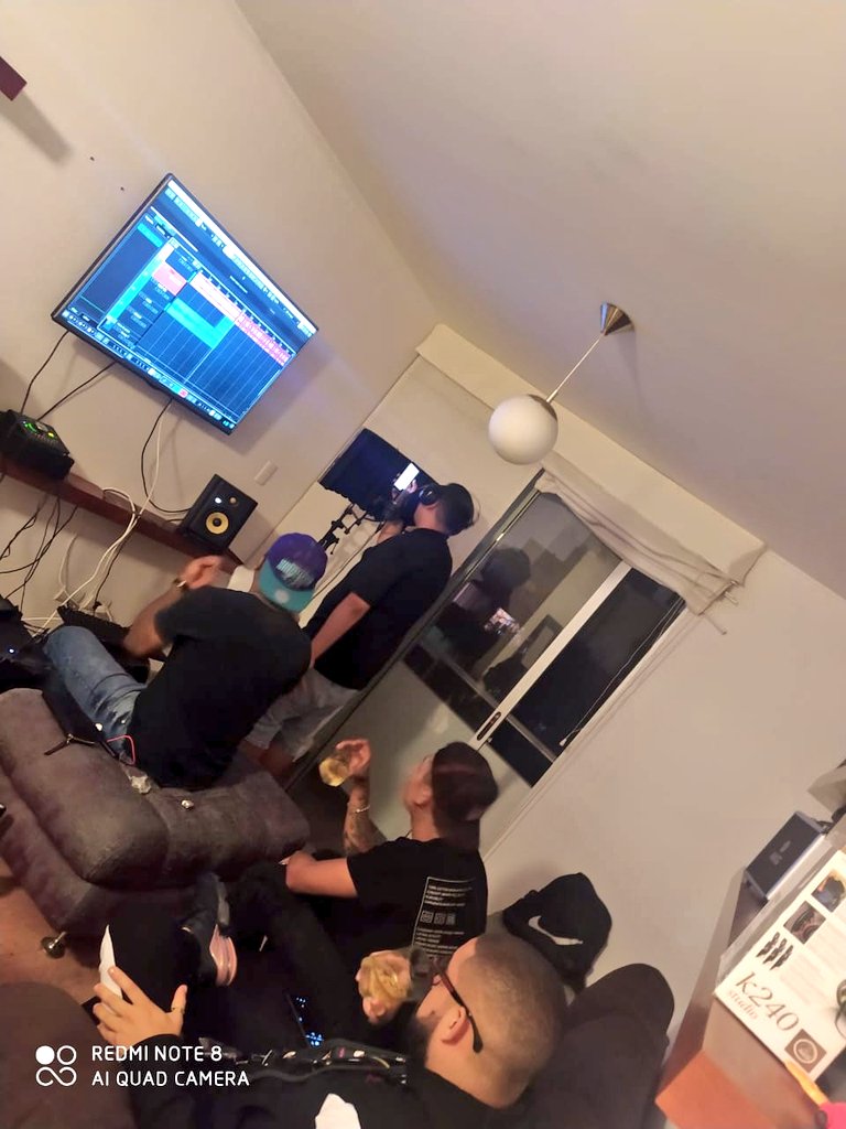 AnesLlosa's tweet image. Hombres trabajando.
Producción. Evolución.
#Chacha #HouseFLOW
#TalentoDeBarrio 🚀💯🏌🏼‍♂️