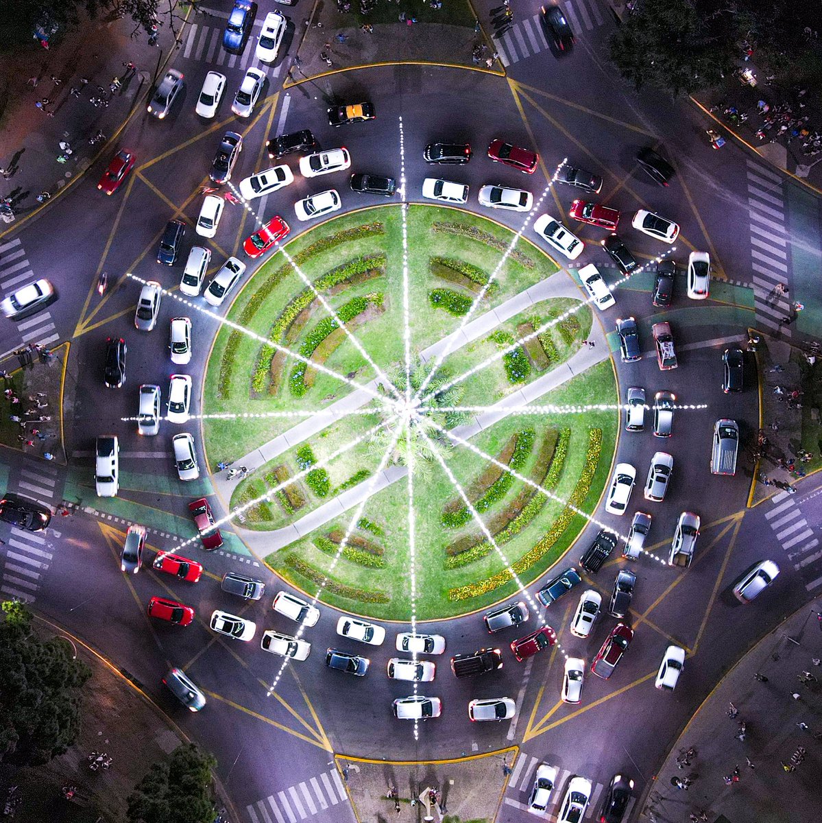 fede_padin's tweet image. El arbolito... Bv. Oroño y Av. Pellegrini