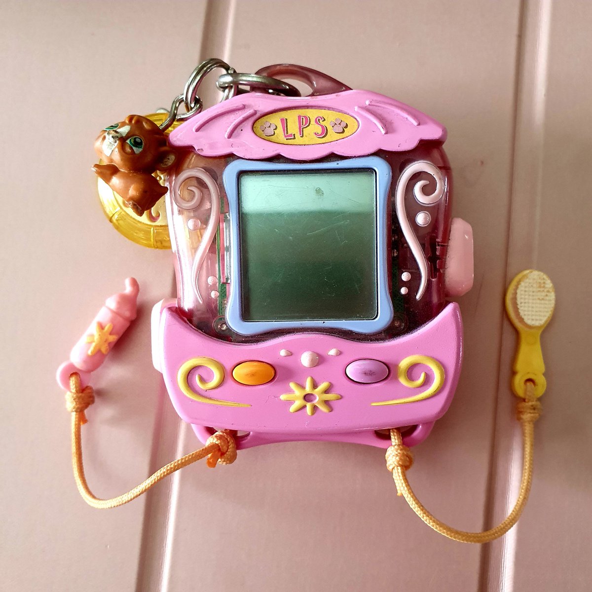 lilitg07 on "Remember this (たまごっち) rip off of Littlest Pet Shop (LPS)? I had the original Tamagotchi too but I'm currently searching for it in old house 😂 I