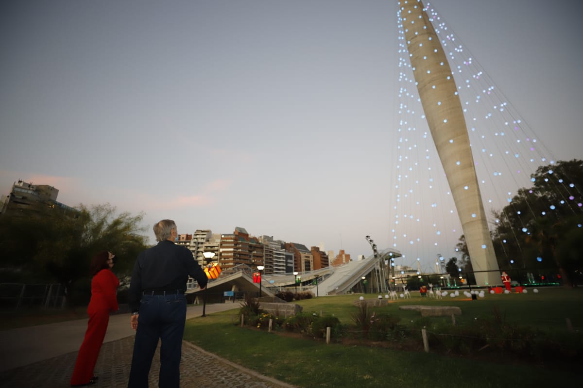 dalbiancoOk's tweet photo. Se acerca Navidad y se encendió la torre de pizza hoy en Córdoba...
#Navidad #pinitos #FelicesFiestas https://t.co/31qaabv2aD
