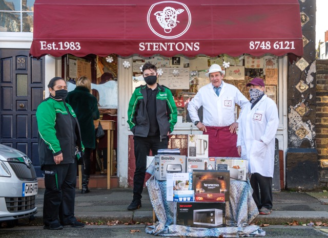 johnstentonw6's tweet photo. Fund Raising Presentation: @johnstentonw6 supports St John Ambulance @stjohnambulance the nation's leading first aid training provider. Photo by @annabelmoeller See our website: https://t.co/pPyTqDsO8c https://t.co/984wCpC7lN