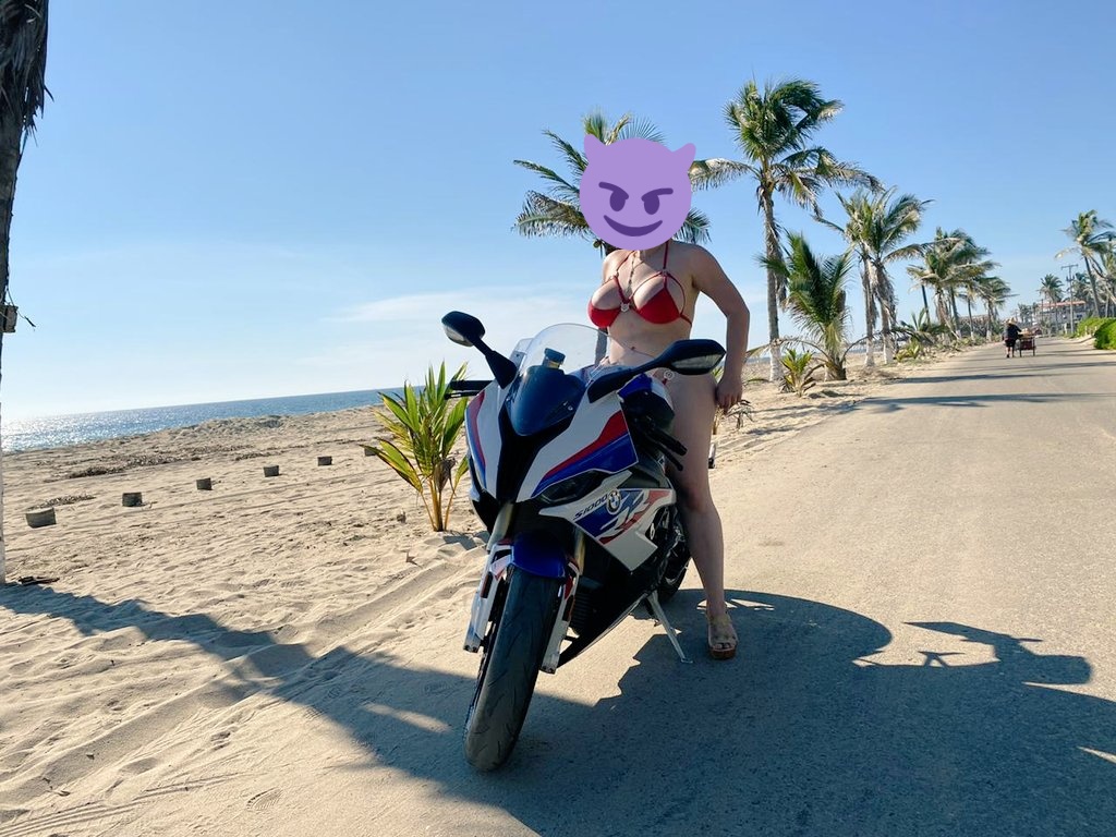 horneybitch2019's tweet photo. Sesión de fotos en en nuestra nueva baby, que mejor lugar para sacarla que el #TakeOverAcapulco2020
Agradecemos a  @LupitaRomaSw 
@LRGroupSw por este magnífico evento, así como la música a cargo de @djlupitobarbon y @tematiksw 
Esperamos verlos pronto!! https://t.co/A8vRte6Qtp