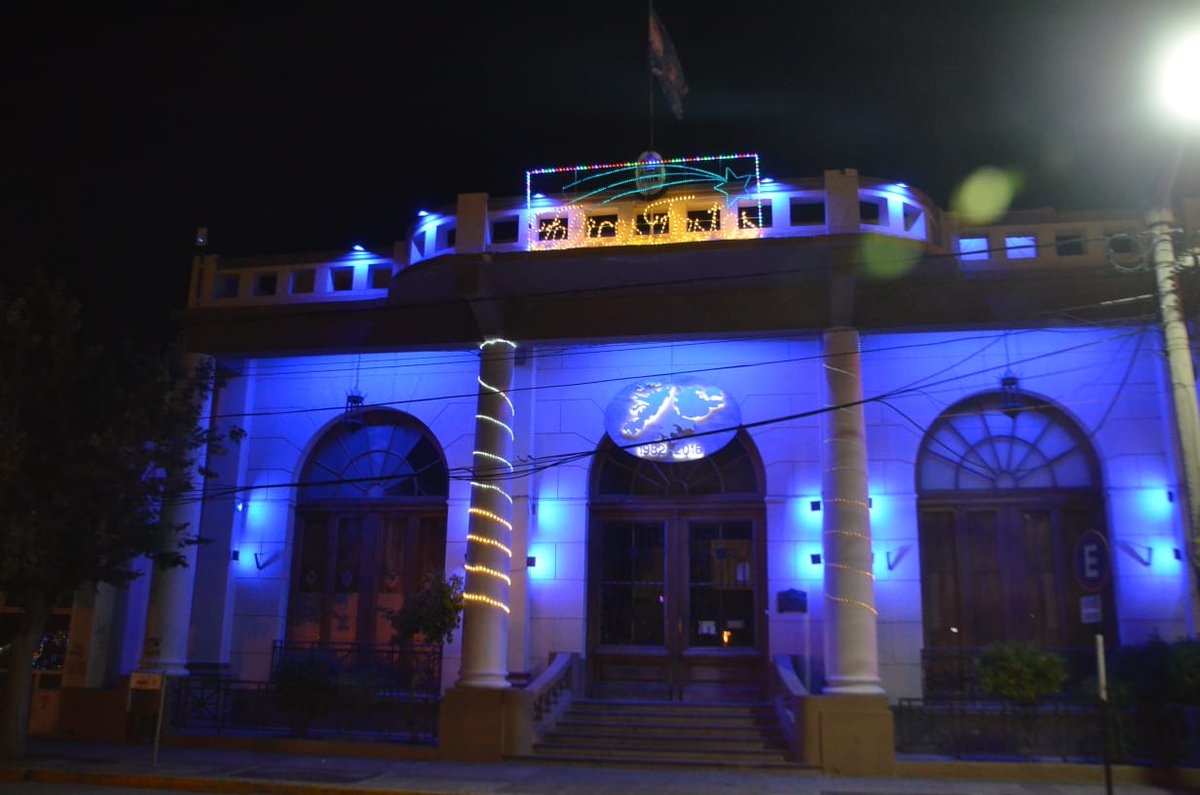 apiwanok's tweet image. Decoración navideña del Palacio Municipal #Trelew