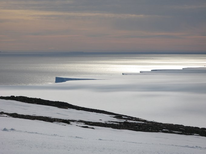 AGCGraham's tweet image. AGU cryo, geo, and Antarctic folk! Join us TOMORROW morning at 08:30 EST for C024: Holocene Changes in Antarctic Ice Sheet Behavior. 11 eLightening talks that uncover latest work on Holocene changes: from samples of the highest nunataks, to drilled samples from the bed. #AGU2020