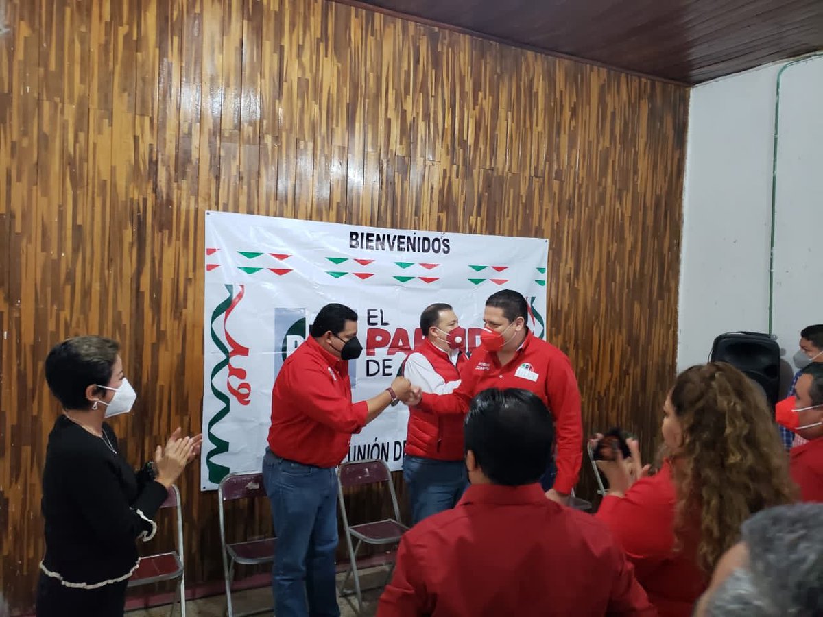 Odilon_RS's tweet photo. Hoy acompañé a nuestro presidente @rubenzuarth y a la secretaria @rouse_isabel a una reunión de trabajo con los comités de Chiapa de Corzo, Chiapilla, Totolapa, Acala y San Lucas #UnidosPodemos #SomosCNC #SomosPRI #JuntosPodemos @hernandezderas @Erubiel_Alonso_ @CNC_CEN https://t.co/vmEwNXuTi9
