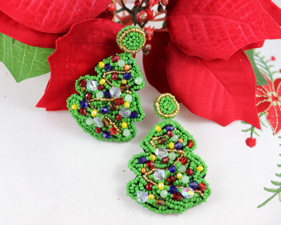 There is absolutely nothing more christsmasy than these pair of earrings  #LuxStoreDREarrings #LuxStoreDR #StatementEarrings #HandmadeEarrings #FashionEarrings #GiftForHer #BirthdayGift #FashionJewelry  #TrendyEarrings #TasselEarrings #BeadedEarrings #EdgyEarrings #FringeEarrings