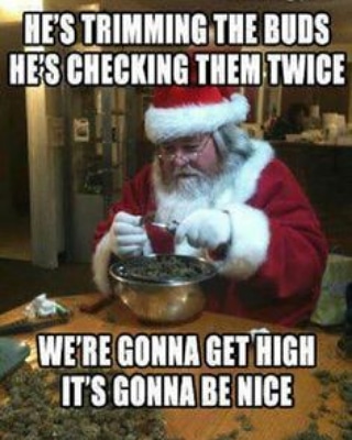 Tina137814101's tweet photo. Now we know why he is so jolly. #santa #mybestbud https://t.co/x1Zyh0M0mC