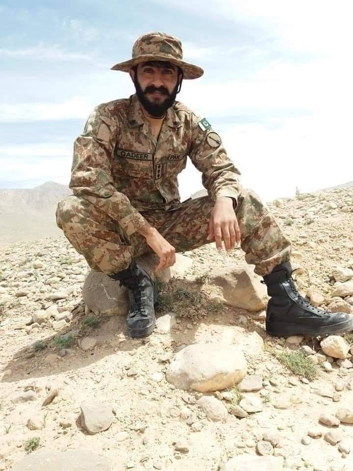 dead_Eyee's tweet photo. The WAR will end 
The leaders will shake hands
The old woman will keep waiting for her martyred son 
That girl will wait for her beloved husband 
And those children will wait for their hero father 
I don't know who sold our homeland
BUT I SAW WHO PAID THE PRICE https://t.co/cpMxjwrdA4