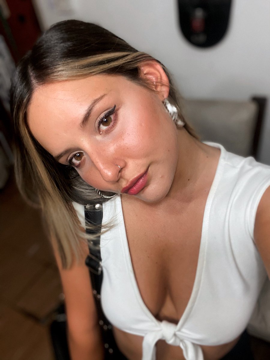 sofialpzn's tweet image. ✨puto el que lee✨