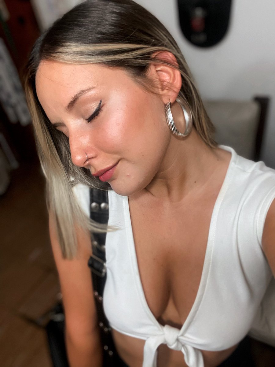 sofialpzn's tweet image. ✨puto el que lee✨