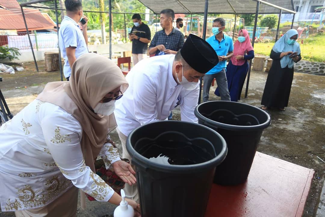nastaabit's tweet photo. Hari ini Rabu 9 Desember 2020, Hari pemungutan suara pilkada Serentak 2020, Mari kita semua berperan dalam memajukan daerah dengan menggunakan hak suara kita dan tetap  patuhi protokol kesehatan yang ada.

Jangan golput

#nasrulabit #sumbarunggul https://t.co/DGr6zDWanC