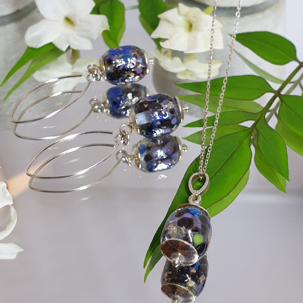 Murano Glass Earrings and Necklace, Sterling Silver
#ChristmasIsComing #christmas #smallbiz #shopsmall #smallbusiness #fashion #earlybiz #giftsforher #beauty #uk #crafts #handmadegifts #womangift #etsy #etsyshop #shopping #wednesdaythought

etsy.com/uk/listing/709…