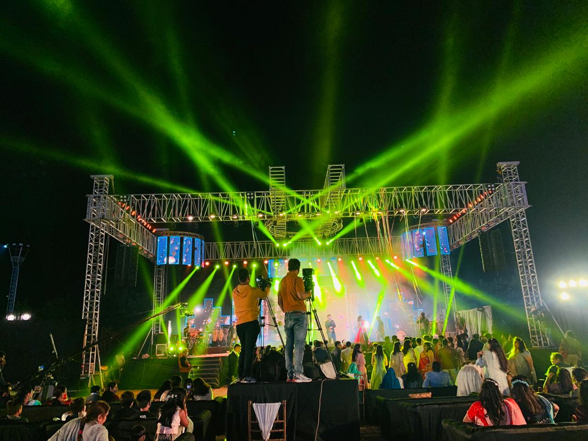 durgeshsound's tweet photo. Recent Events
#RecentEvent #Weddings #SangeetNights #Wedding #WeddingSound #WeddingSeason #WeddingVibes #Sound #Light #LED #Truss #CircularTruss #DJ #DJNight #SoundAndLight #Indore #IndoreEvent #Event #Concert #LiveConcert #SoundSystem #Durgesh #DurgeshSoundAndLight #DurgeshSound https://t.co/rcGWGU9ve6
