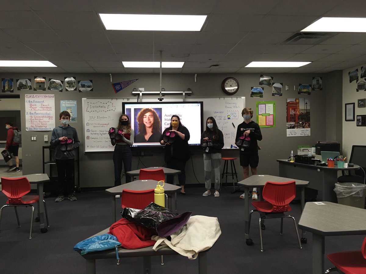 AmandaDearing's tweet photo. @PostMalone Thank you for being so generous! My students are SO excited for your new #Crocs and loved hearing about when you were my student! Here are a few of them saying thank you -- you just can't see the smiles under the masks. :o) https://t.co/1eDvB2P2zf