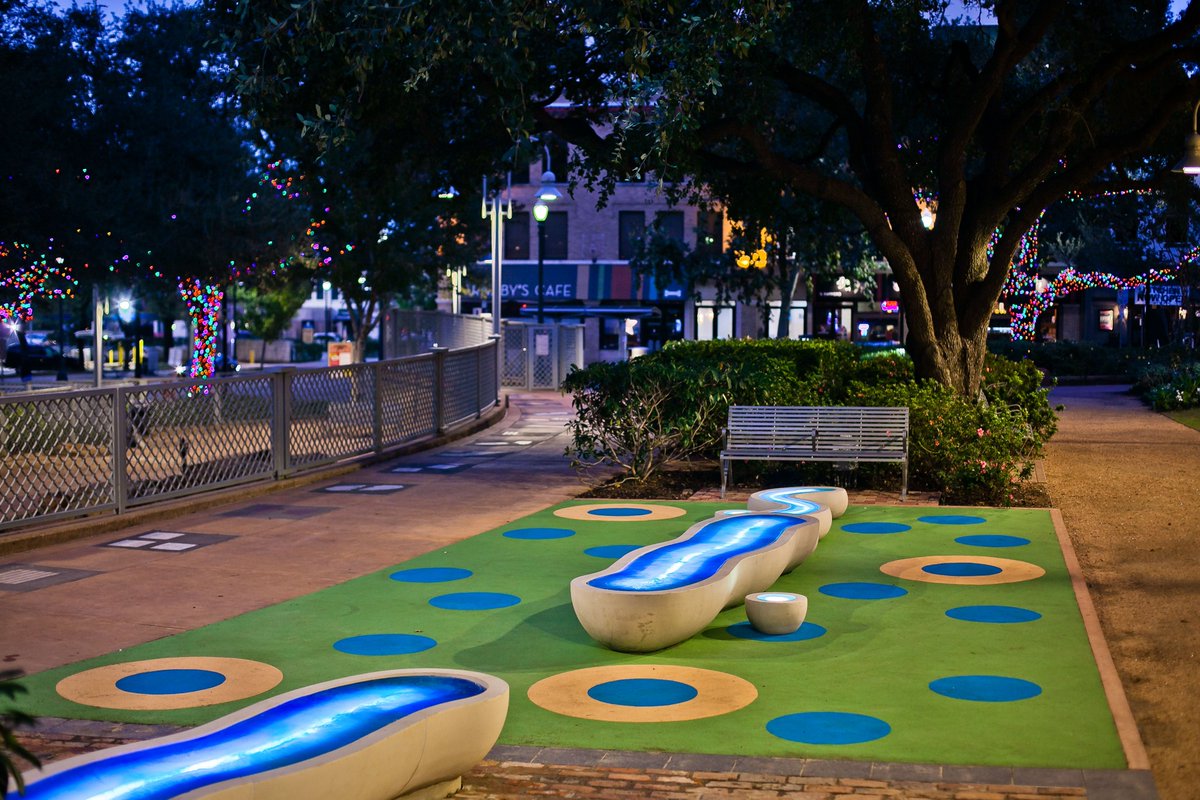 There's new public art in Market Square Park in downtown Houston.  It's called Meander and it mimics Buffalo Bayou’s form and route.  The part seating area/part playful artwork was conceived &amp; created by Falon Mihalic.  At night, Meander is lit from the interior and glows. #khou