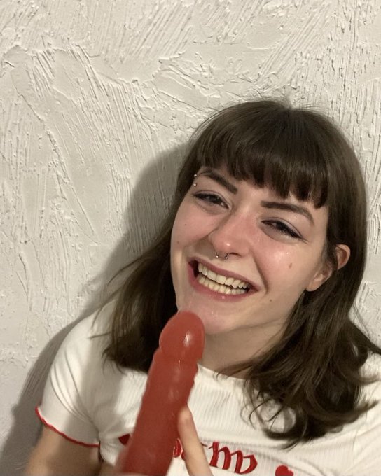 clip going up tomorrow ❤️ hope ya guys like spit https://t.co/4zWH92v7Uv