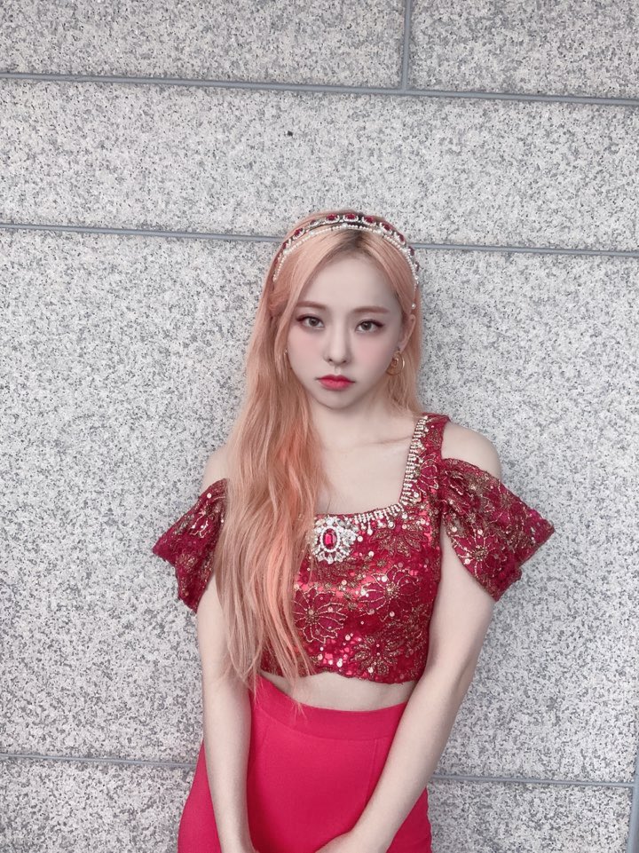 loona_the_trans's tweet photo. ©︎gointosubbit https://t.co/jyXnOLszYY