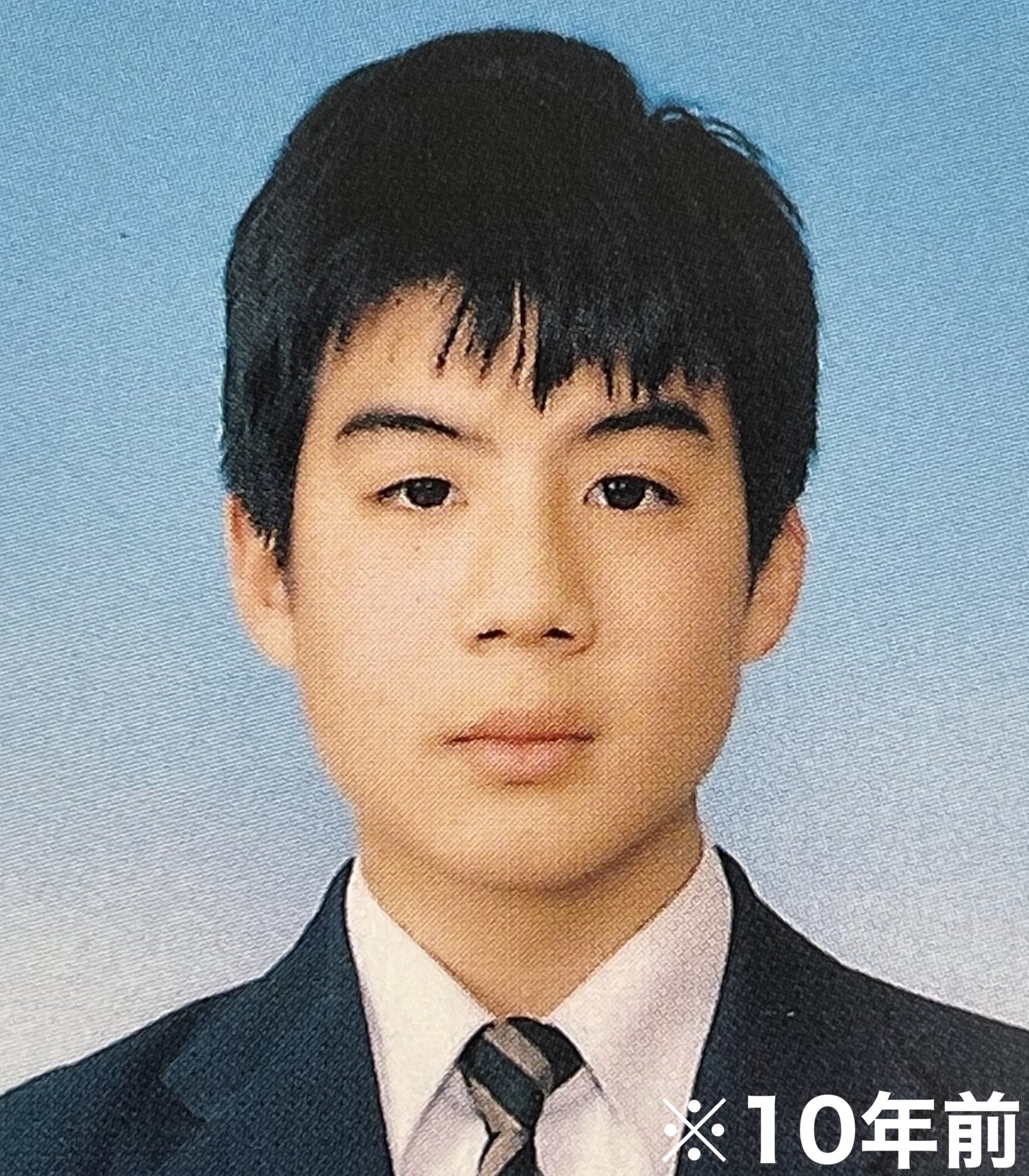 Uuum フィッシャーズ人生展カウントダウン 人生展開催まであと2日 本日はタイムスリップではなく 中学校の卒アル大公開 ご覧ください 屈託のない笑顔と素朴な瞳 モトキさんが真顔で笑っちゃった もうすぐ フィッシャーズ人生展 本番です Uuum フィッシャーズ人生展カウントダウン 人生展開催まであと2日 本日はタイムスリップではなく 中学校の卒アル大公開 ご覧ください 屈託のない笑顔と素朴な瞳 モトキさんが真顔で笑っちゃった もうすぐ フィッシャーズ人生展 本番です