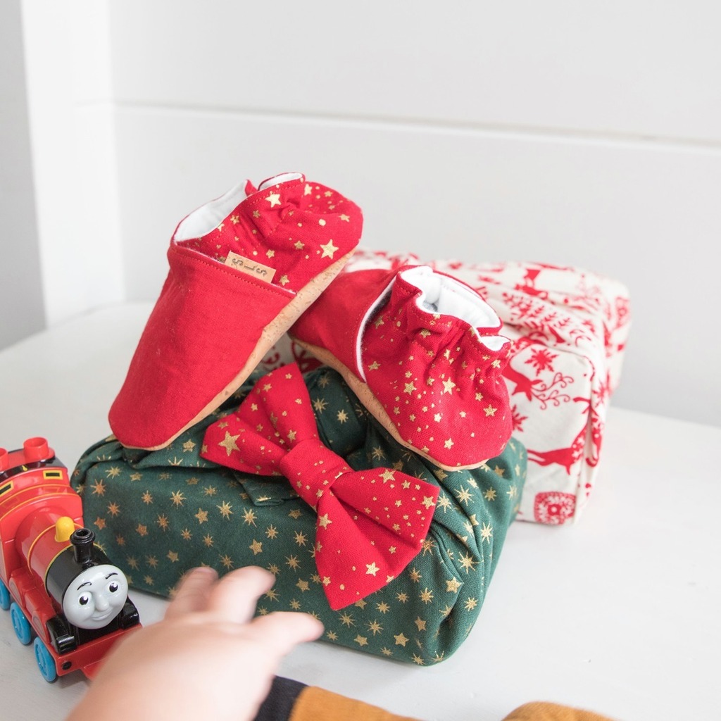 softlittlesouls's tweet photo. CHRISTMAS SPECIAL 🎀🎄 Fancy a matching bow with those Christmas shoes? 🎄🎀 My little guy seems to think that's a great idea! He snapped up his matching clip-on bow tie to go with his Christmas shoes today.⠀
⠀
🎊 These sets are a total STEAL at $40 🎊… https://t.co/d7hJZ7w5wf https://t.co/0Yi09743pi