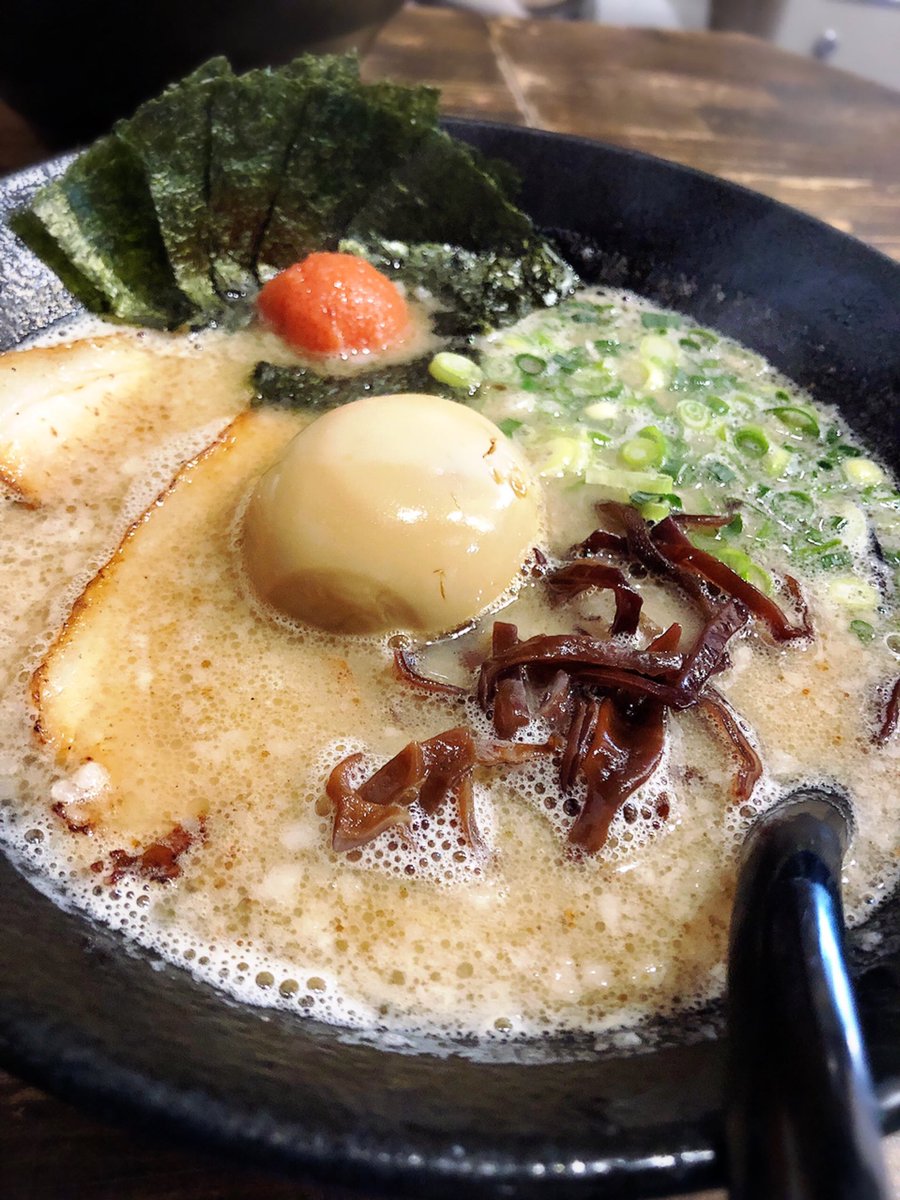 88sarara's tweet photo. 熊本ラーメンのお店
全部乗せ💕
久しぶりに食べると美味しい🥰

替え玉してスープ全て飲み干した😅
そして罪悪感🥺 https://t.co/FPzY9WBDhE